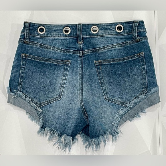 Altar'd State Blue Frayed Jean Shorts Women’s Size:26 - Picture 5 of 12